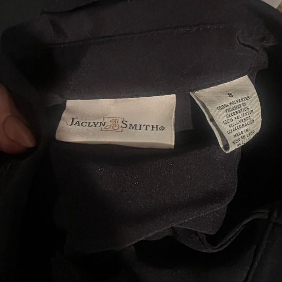 Elegant Black Button-Up Blouse - Picture 6 of 6